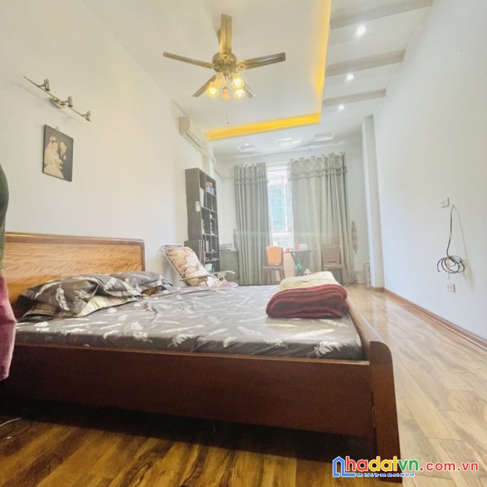 Bán nhà phố 8/3 hai bà trưng 42m2 x 4 tầng, mt 3.4m giá 9 tỷ