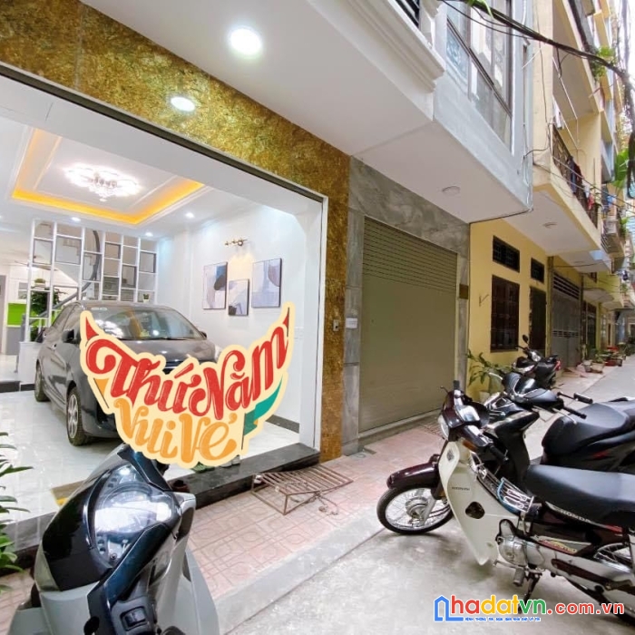 Siêu phẩm nhà 5 tầng  giá: 6.38 tỷ - phân lô ôtô tránh ôtô vào nhà dt:40m2 5 tầng 4 phòng ngủ chủ