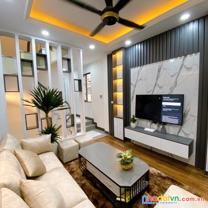 Siêu phẩm nhà 5 tầng  giá: 6.38 tỷ - phân lô ôtô tránh ôtô vào nhà dt:40m2 5 tầng 4 phòng ngủ chủ