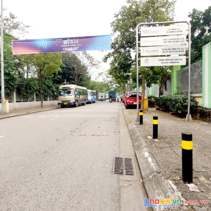 Thửa đất hiếm phố ái mộ, dt81m2, đối diện wellspring, đường rộng 16m, vỉa hè 2 bên.