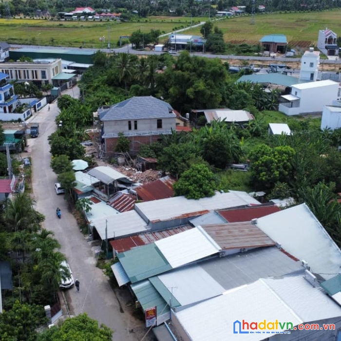 Mặt tiền đường huỳnh thúc kháng -  diên toàn diên khánh khu vực náo nhiệt