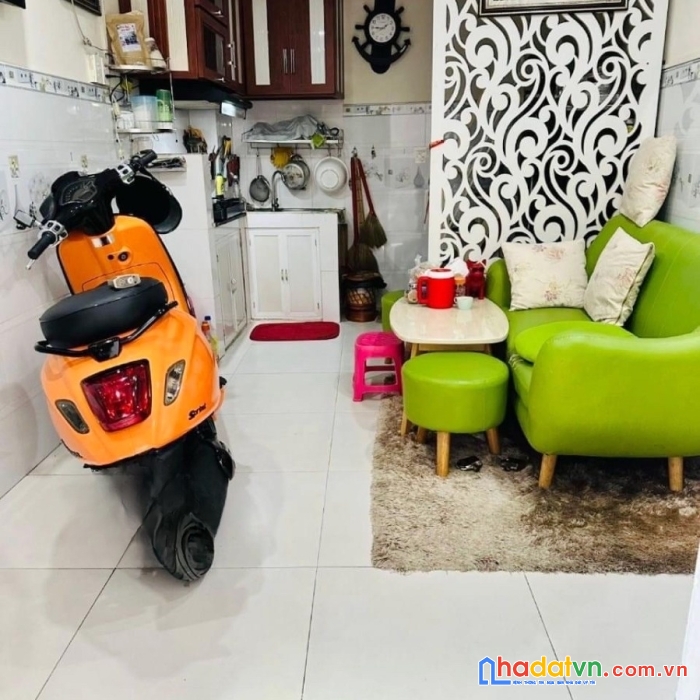 Nhà bán 3 tầng gần mặt tiền phạm thế hiển p2q8 - giá : 2.1 tỷ