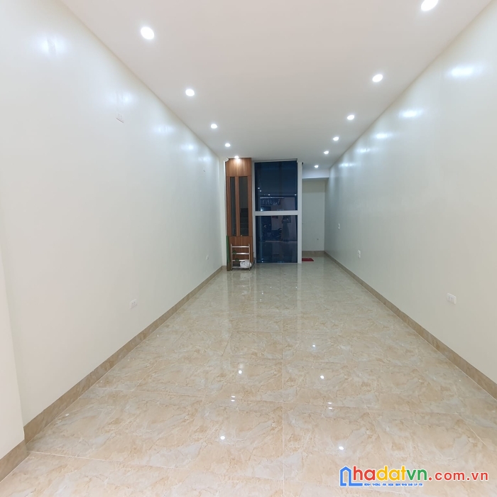Cho thuê nhà nguyên hồng diện tích 50m. mt4m. ô tô tránh. kinh doanh. 15tr/tháng.