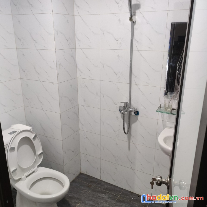 Cần cho thuê nhà mặt phố số 1144 đường láng, phường láng thượng, quận đống đa.