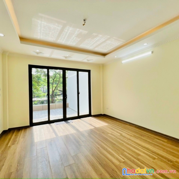 Chính chủ bán nhà, 60m² - 8tầng, thang máy, phân lô, ô tô, đền lừ. 11 tỷ.
0986048568.