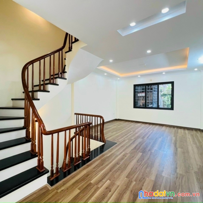 Chính chủ bán nhà, 60m² - 8tầng, thang máy, phân lô, ô tô, đền lừ. 11 tỷ.
0986048568.