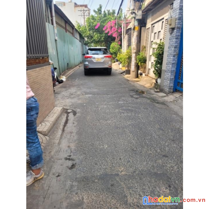 Bán gấp nhà trần văn quang dt 100m vuông vức. giá chỉ hơn 5.2 tỉ