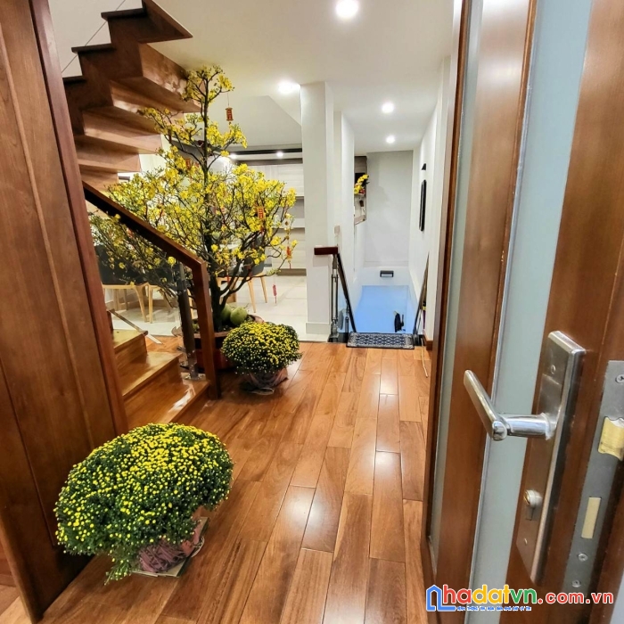 Bán nhà lạc long quân - 44m2 -5 tấm - hẻm 6m