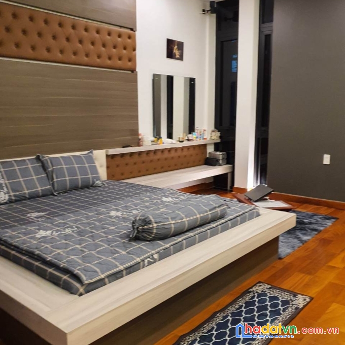 Bán nhà lạc long quân - 44m2 -5 tấm - hẻm 6m