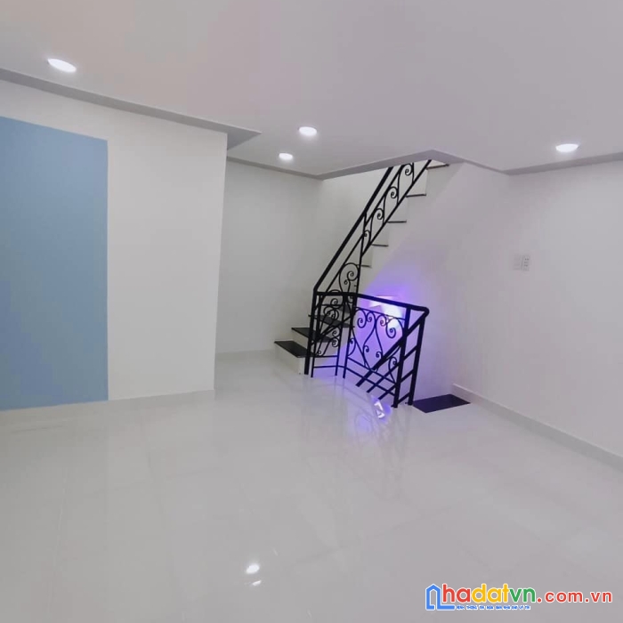 Chỉ 2.4 tỷ - 3 tầng - 16m2 - dương văn dương-tân phú