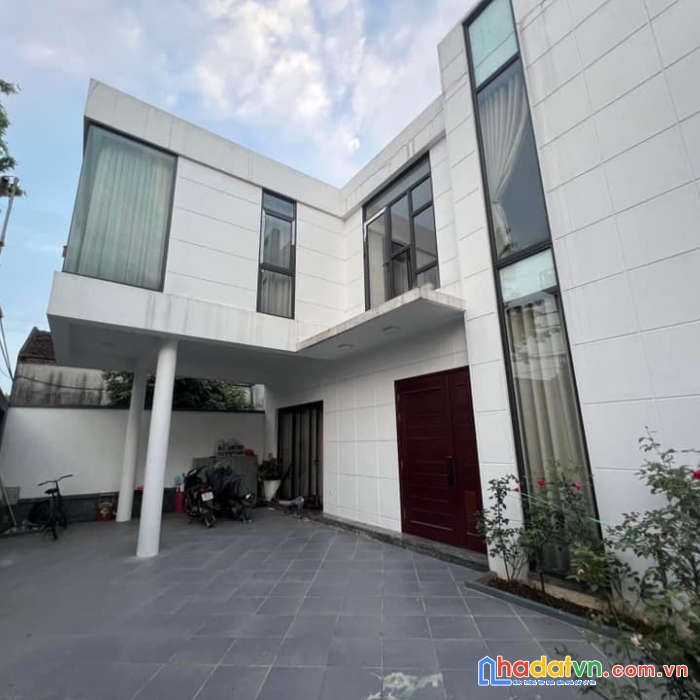 Biệt thự sân  vườn khu vực mai lâm ở sướng-ô tô 7 chỗ vào nhà