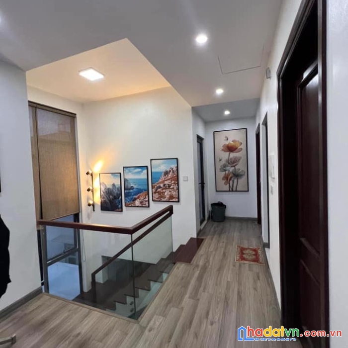 Biệt thự sân  vườn khu vực mai lâm ở sướng-ô tô 7 chỗ vào nhà