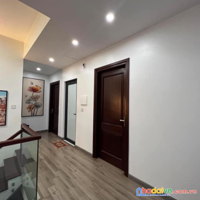 Biệt thự sân  vườn khu vực mai lâm ở sướng-ô tô 7 chỗ vào nhà