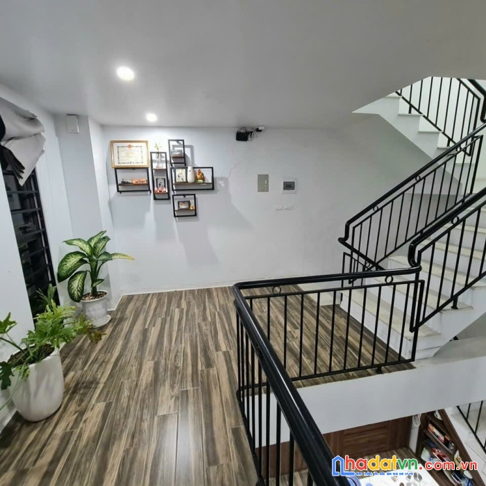 Bán nhà ngọc thuỵ, long biên lô góc ba mặt thoáng, full nội thất giá chỉ 4x tỷ.