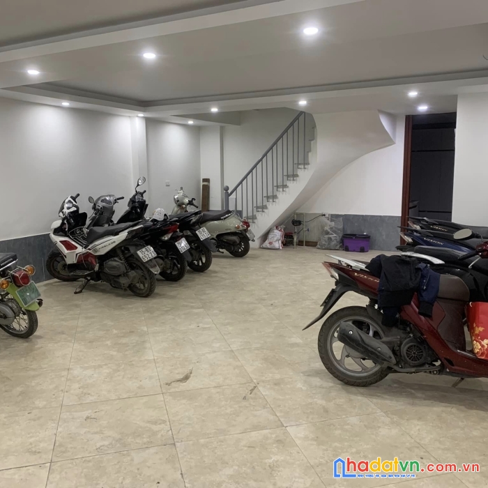 Bán nhà dòng tiền tại bồ đề, 6 tầng dân xây, ô tô, giá chỉ 9.9 tỷ