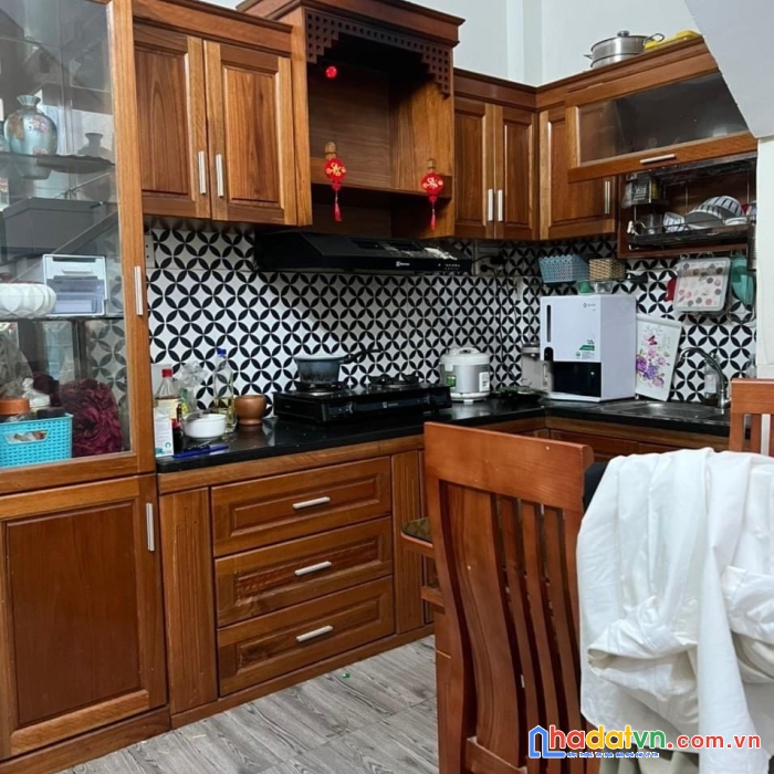 Nhà mặt tiền đỗ nhuận gần bến xe, 90m2, 3 tầng đẹp, có hồ bơi, giá đầu tư