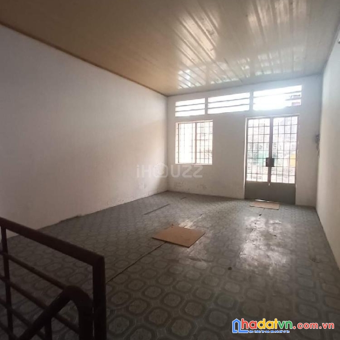 Bán gấp nhà lạc long quân cách mặt tiền đường 10m 90m2 chỉ 7 tỷ