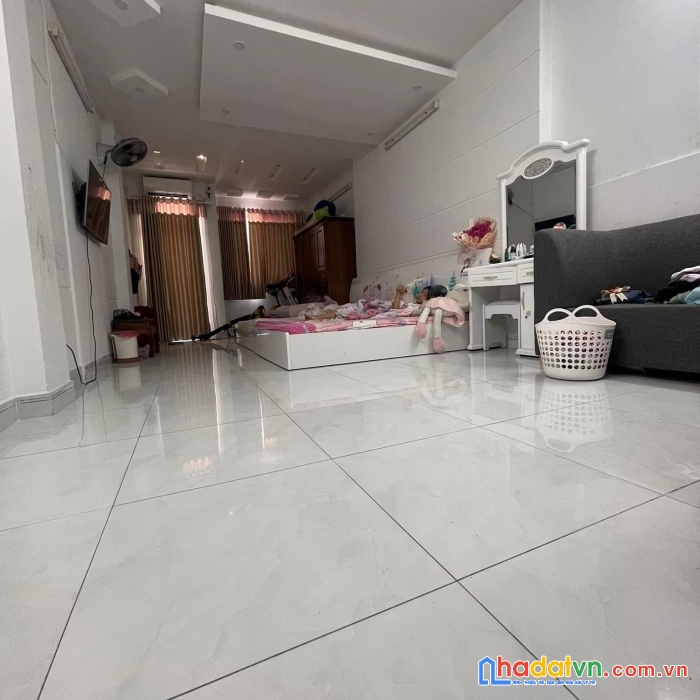 Bán  toà nhà 6 tầng - 20 phòng, mặt tiền bình giã - cộng hoà, 4.2x24m, thu 60tr, giá 21.9 tỷ.