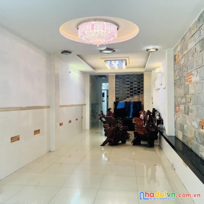 Bán toà nhà mặt tiền nguyễn thanh tuyền - lê văn sỹ, 70m2 (3.6x20m). 6 tầng, giá 13.8 tỷ
