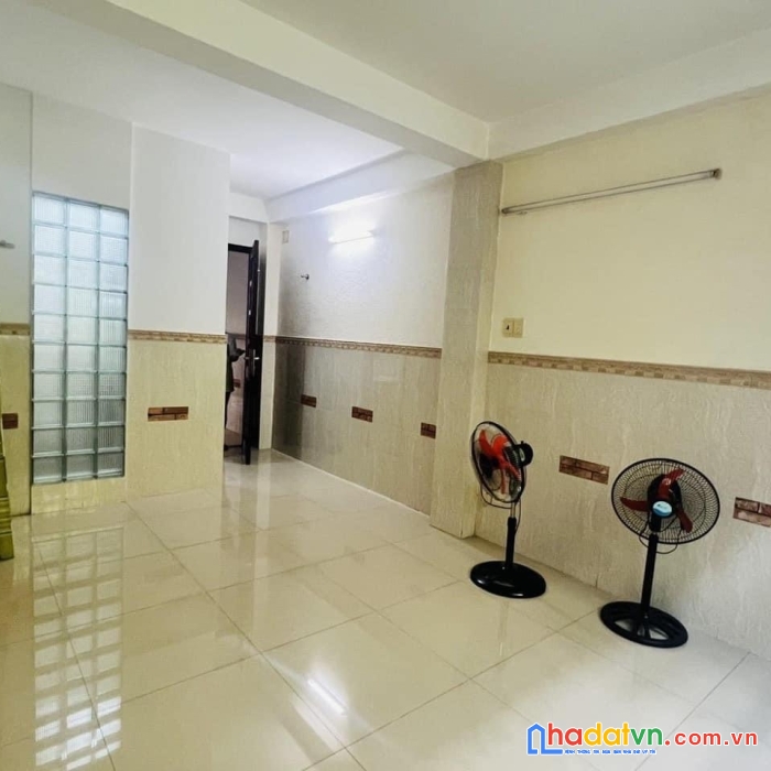 Bán toà nhà mặt tiền nguyễn thanh tuyền - lê văn sỹ, 70m2 (3.6x20m). 6 tầng, giá 13.8 tỷ