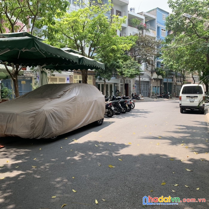 Bán nhà hẻm xe hơi 8m nguyễn hữu cảnh, cạnh landmart 81, dt: 5.7x20m, 3 tầng, 20.5 tỷ