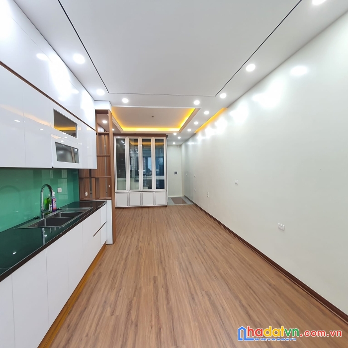 Bán nhà đội cấn, ba đình 44m2 6t. mt5m. giá: 8.6 tỷ. mặt ngõ thông, kinh doanh. thang máy.