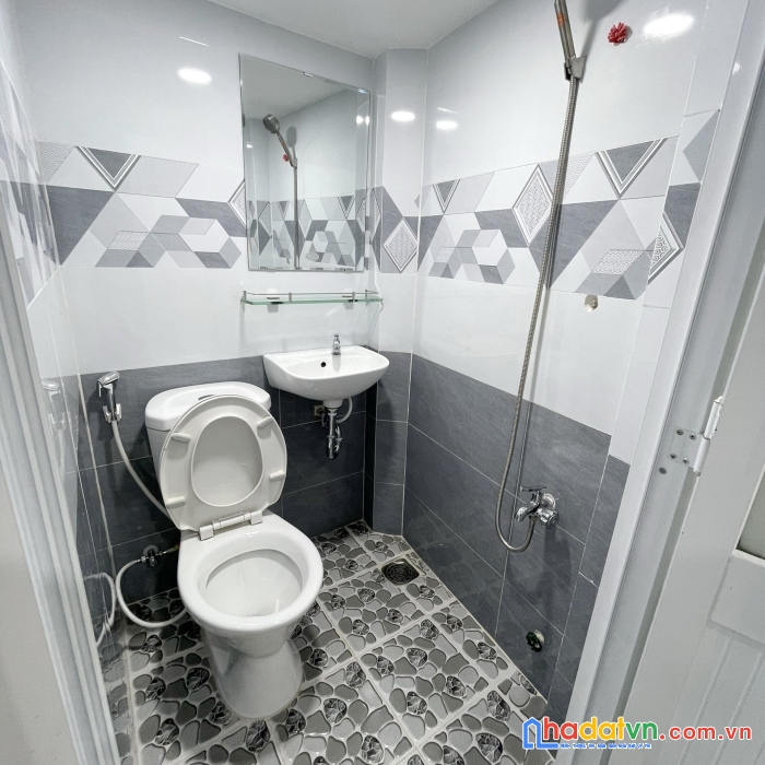 Nhà 2 tầng nở hậu hẻm tạ quang bửu p3q8. giá 1,85 tỷ bớt lộc