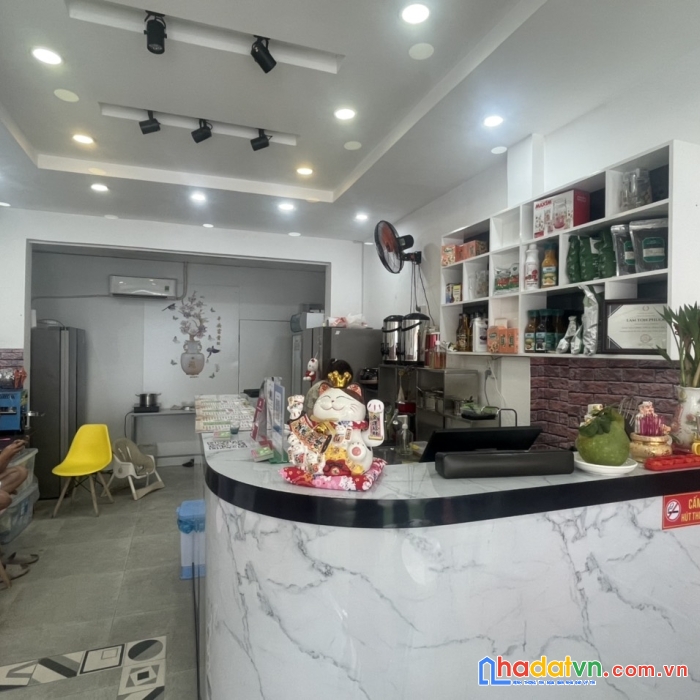 Do bận việc không chăm được con nhỏ, mình sang lại quán trà sữa.