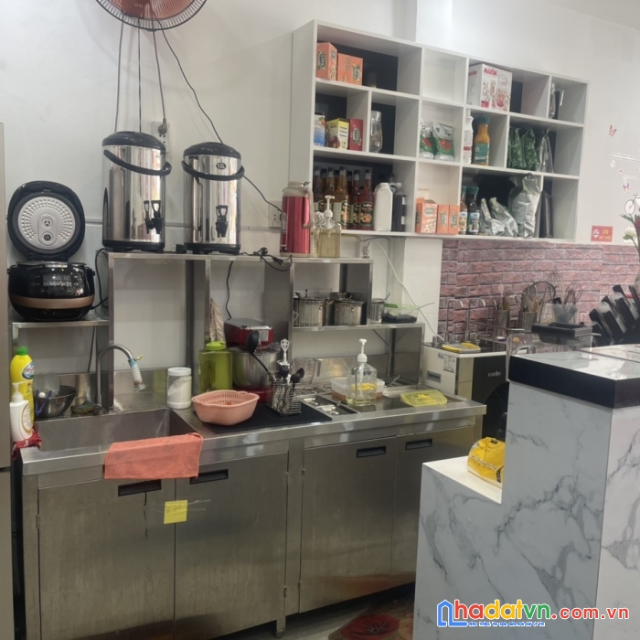 Do bận việc không chăm được con nhỏ, mình sang lại quán trà sữa.