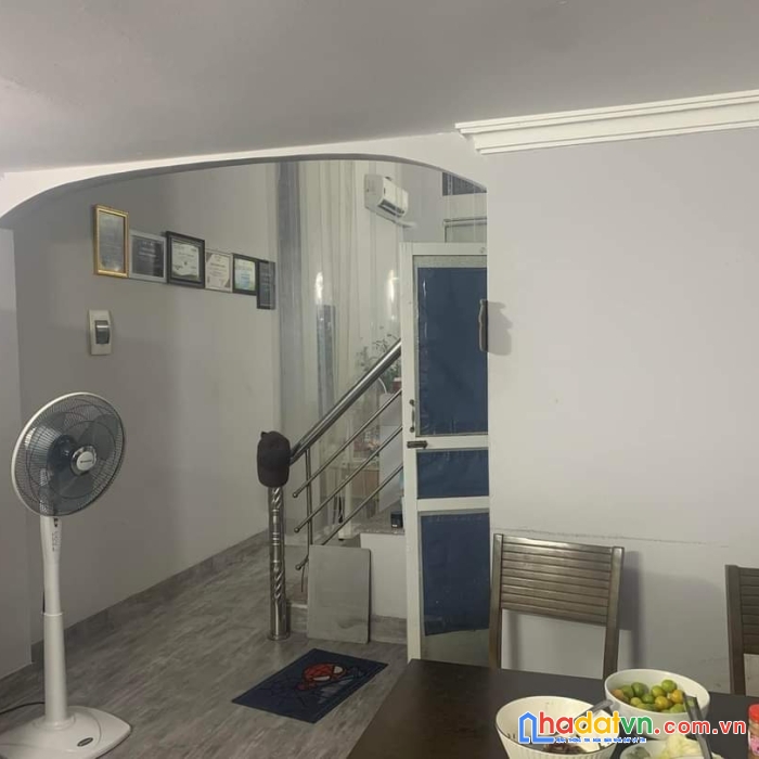 Hơn 2 tỷ có nhà 36 m2, ô tô đỗ cổng, trung tâm thanh trì, 20m ra phố, sổ đỏ chính chủ