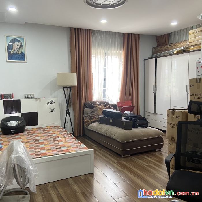 .nhà mặt tiền trần cao vân, góc, 105m2 ngang 6.6m, 3 tầng đẹp