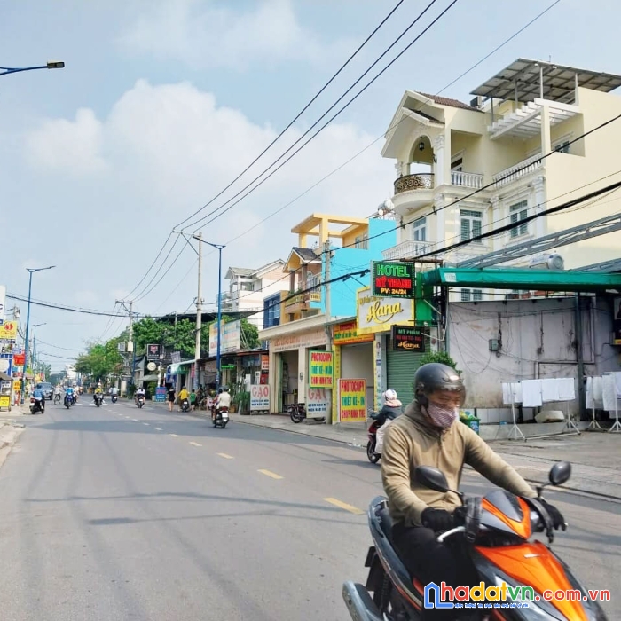 Vị trí đẹp - ngay trung tâm quận 12 - hxt thông - hơn 100m2, ngang 5.3m, 4 tầng btct, 4 pn, nở hậu