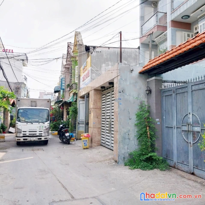 Vị trí đẹp - ngay trung tâm quận 12 - hxt thông - hơn 100m2, ngang 5.3m, 4 tầng btct, 4 pn, nở hậu