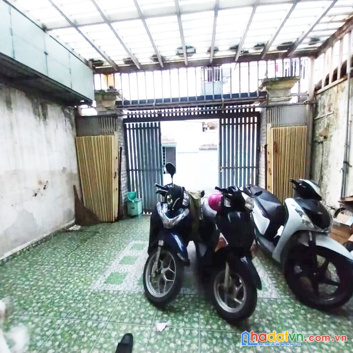 Vị trí đẹp - ngay trung tâm quận 12 - hxt thông - hơn 100m2, ngang 5.3m, 4 tầng btct, 4 pn, nở hậu
