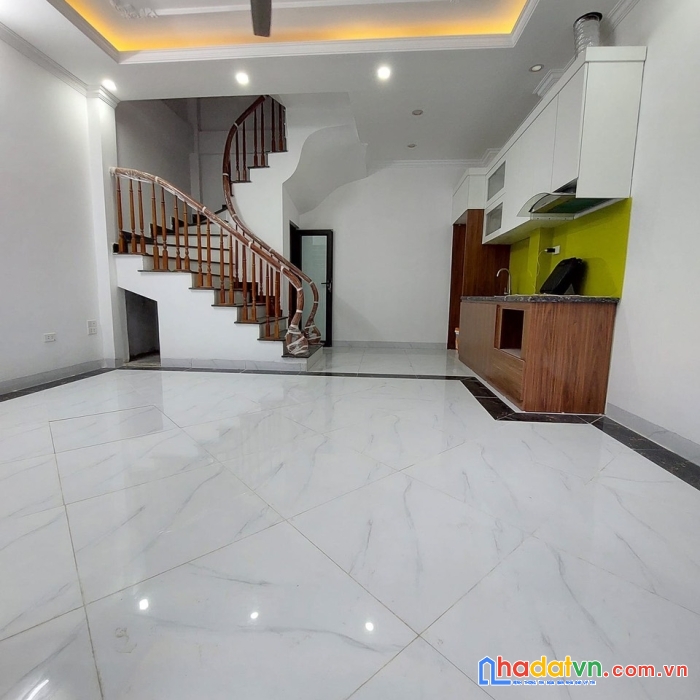 Hot !!! xem ngay nhà mễ trì nam từ liêm 36m2, 5 tầng nhà đẹp hiện đại ô tô cạnh nhà chỉ 3.55 tỷ
