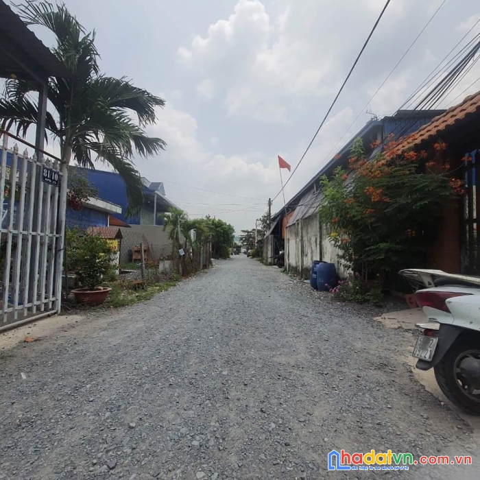 Hót hót nhà 110m2- hẻm ô tô- an phú đông- quận 12- chỉ 3ty95.