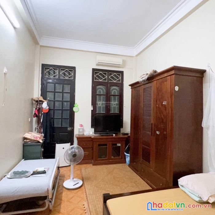 Chính chủ cần bán gấp nhà phố trần phú, hà đông 35m2, mt 3.5m, nhà đẹp, vị trí trung tâm hđ, 5.x tỷ