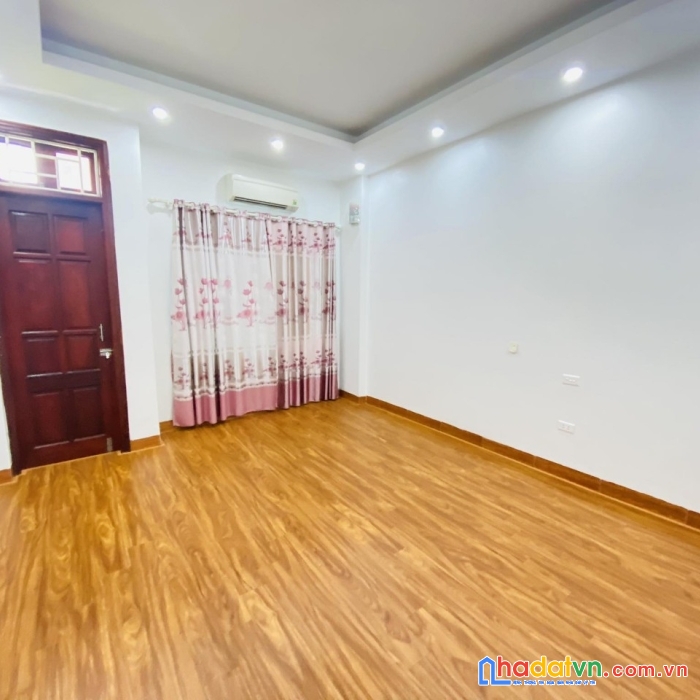Nhà vũ ninh cắt lỗ 3 tỷ, dt 77m² phân lô ô tô buýt tránh
