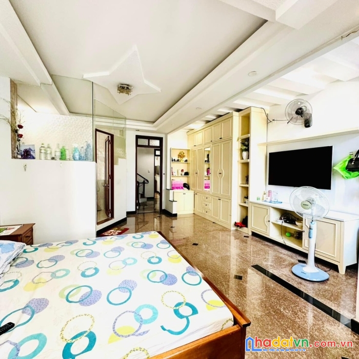 Hxh đẹp nhất phú nhuận, hồ biểu chánh, xe hơi vô nhà, khu cao cấp, 5 tầng 5pn 45m2 12 tỷ