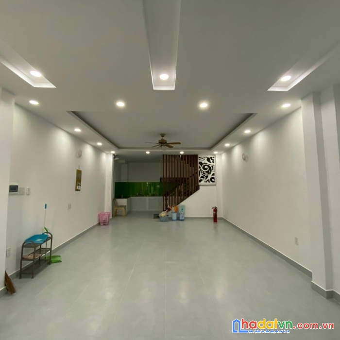 Mtkd đỉnh, 4 tầng phan xích long, đang thuê 35tr/th, 4pn, sổ a4, ngang 5m, 62m2, 12.4 tỷ