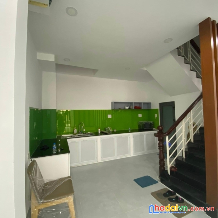 Mtkd đỉnh, 4 tầng phan xích long, đang thuê 35tr/th, 4pn, sổ a4, ngang 5m, 62m2, 12.4 tỷ