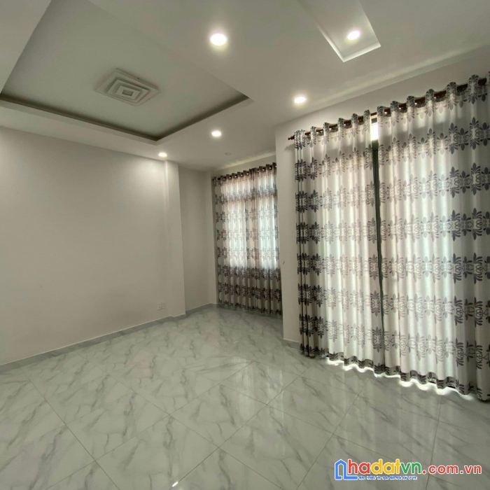 Mtkd đỉnh, 4 tầng phan xích long, đang thuê 35tr/th, 4pn, sổ a4, ngang 5m, 62m2, 12.4 tỷ