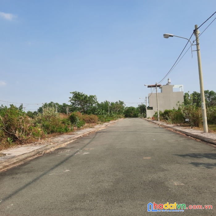 Đất đường nhựa lớn, long phước, q9. 52m, 1,699tr.