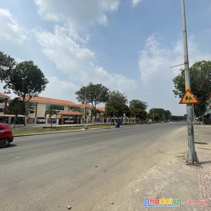Bình hưng hoà b - bình thành - hẻm ô tô tránh - khu dân cư mới - gần mặt tiền - giá 5tỷ990tr