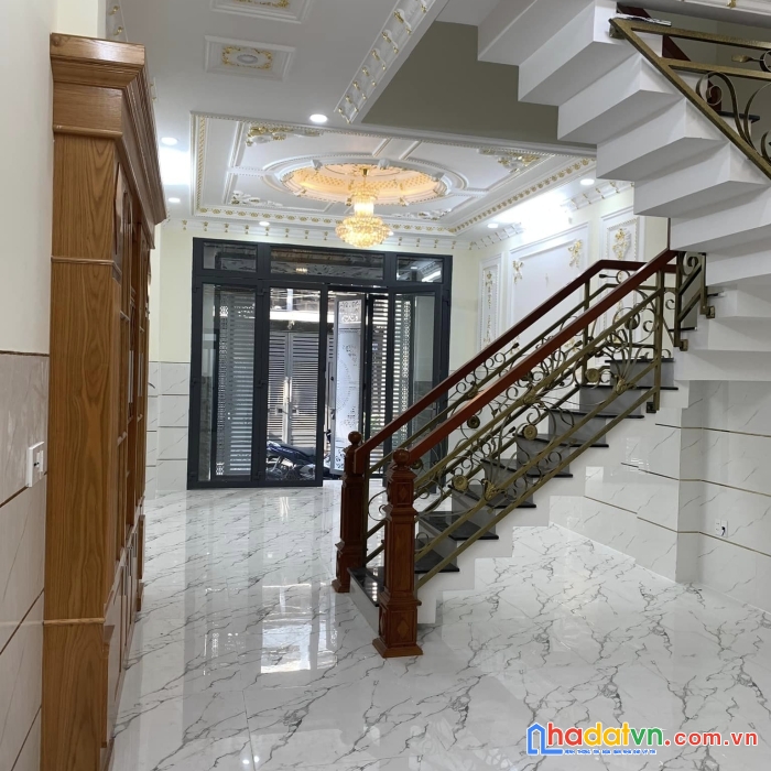 Lê văn quới 4 tầng 61m2 giếng trời sau đón gió - 3 bước ra mặt tiền -  ngay ngã tư bốn xã