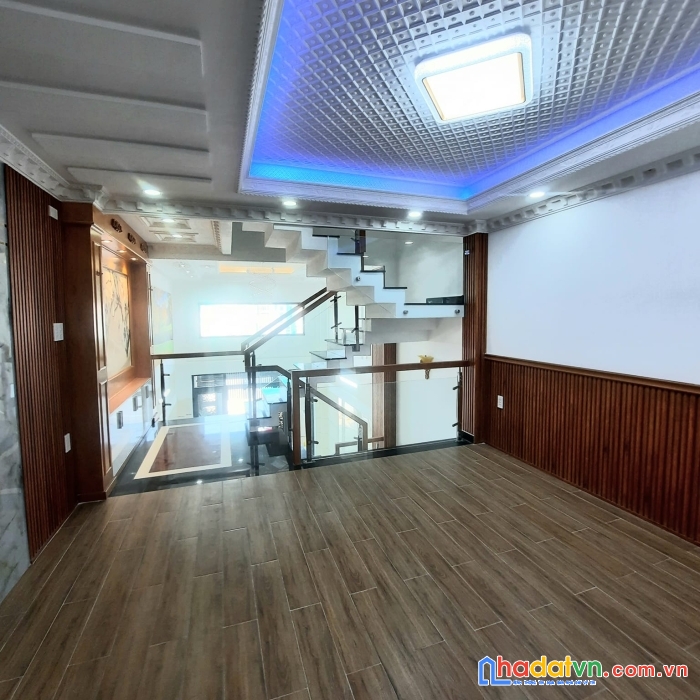 Lâu đài cực đẹp tọa lạc trên con đường sầm uất bậc nhất khu gò mây - xe hơi vào nhà - liên khu 4-5