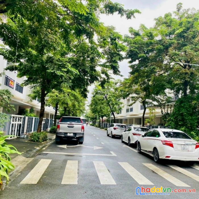 Bán nhà liền kề 3 tầng diện tích 75m đạ hoàn thiện đang cho thuê giá cạnh tranh tốt nhất, sổ hồng