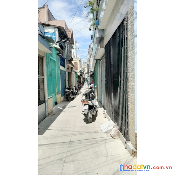 Nnc xây mới 3 tầng gần chợ nguyễn chế nghĩa p13.q8. giá 15 triệu