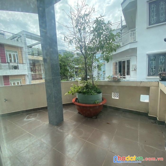 Nhà bán 3 mặt hẻm ô tô 109 dương bá trạc 3 tầng p1q8 giá 7.9tỷ