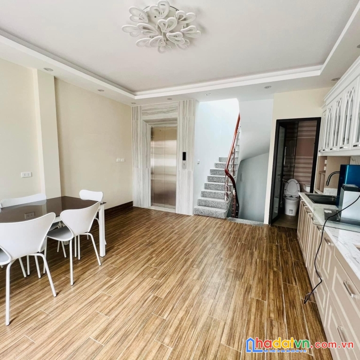 Bán nhà đội cấn-xây mới-gara oto-lô góc-ngõ thông-40m2x6t-10.8 tỷ